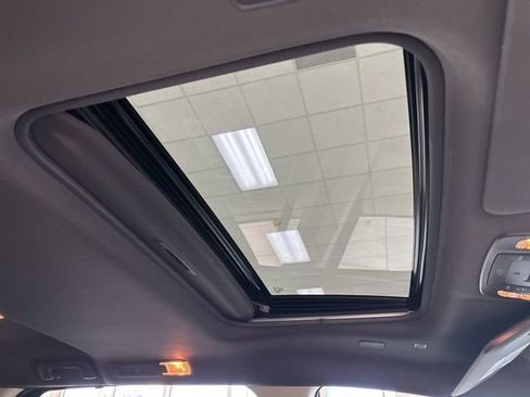 Used 2021 Toyota Sienna Platinum image 19