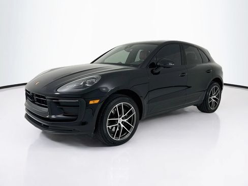 Certified 2024 Porsche Macan AWD/4WD image 1