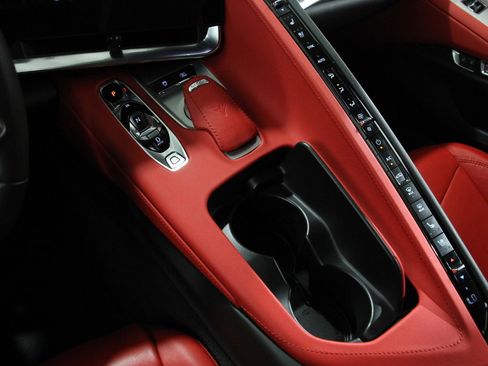 Used 2021 Chevrolet Corvette Stingray Preferred Cpe w/ Z51 Performance Package image 18