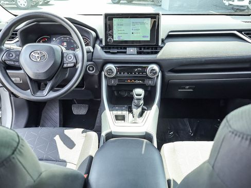 Used 2025 Toyota RAV4 XLE AWD/4WD image 6