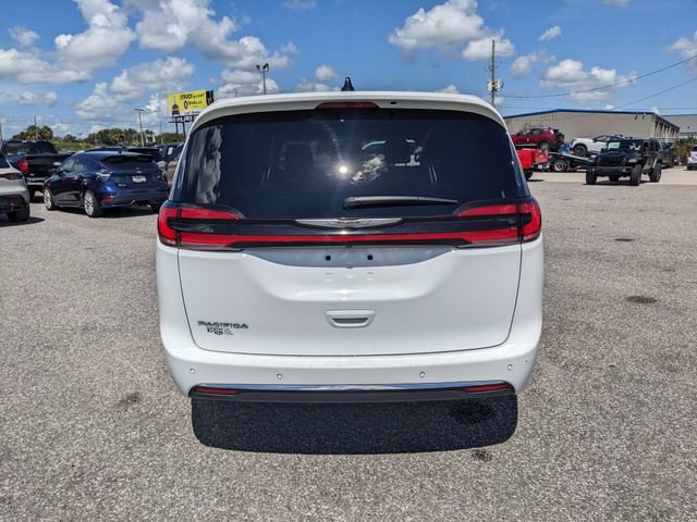 Used 2025 Chrysler Pacifica Select FWD image 5