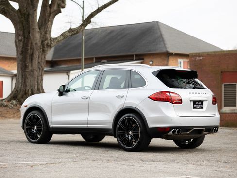 Used 2011 Porsche Cayenne Sport Utility 4D image 9