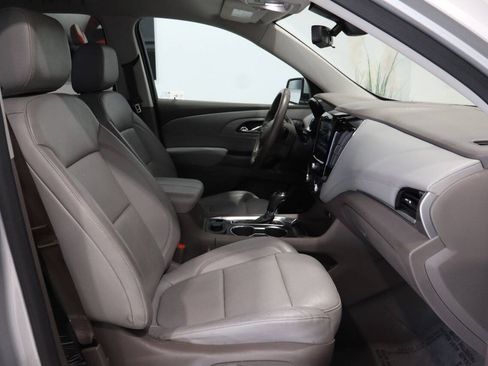 Used 2018 Chevrolet Traverse LT FWD image 11