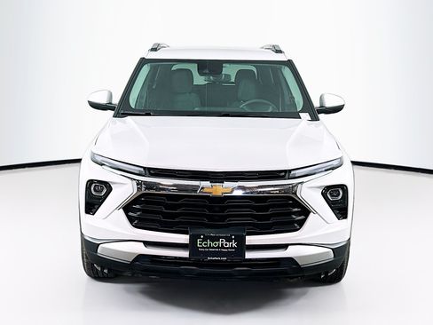 Used 2025 Chevrolet TrailBlazer LT AWD/4WD image 2