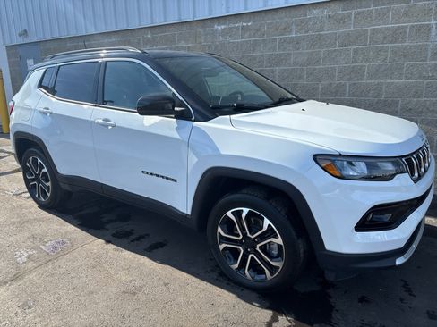 Used 2023 Jeep Compass Limited image 2