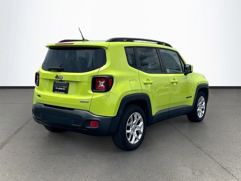 Used 2017 Jeep Renegade Latitude w/ Popular Equipment Group FWD image 7