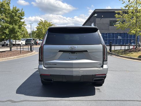 Used 2025 Cadillac Escalade ESV Sport Platinum w/ LPO, ONYX Package AWD/4WD image 15