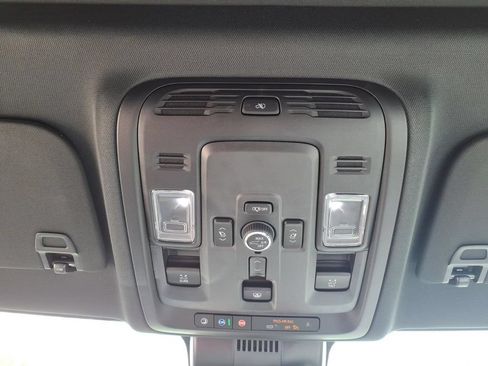 Used 2025 Chevrolet Suburban Premier AWD/4WD image 22
