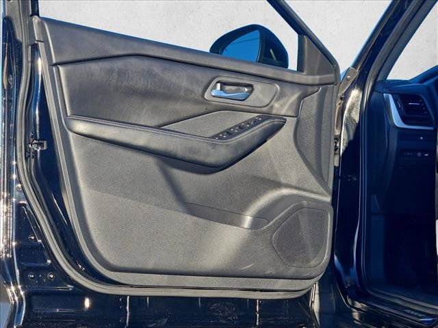Used 2024 Nissan Rogue SV FWD image 10