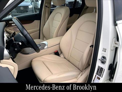 Used 2022 Mercedes-Benz GLC 300 4MATIC image 9
