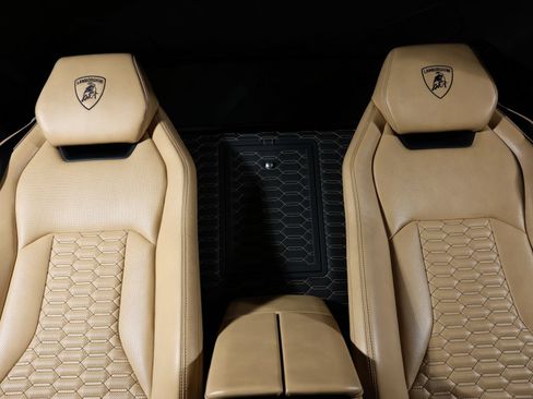 Used 2019 Lamborghini Urus AWD/4WD image 6