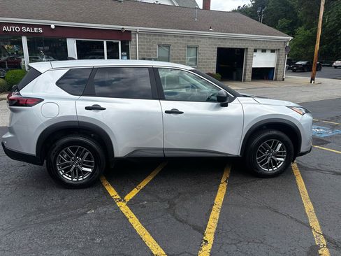 Used 2024 Nissan Rogue S AWD/4WD image 8