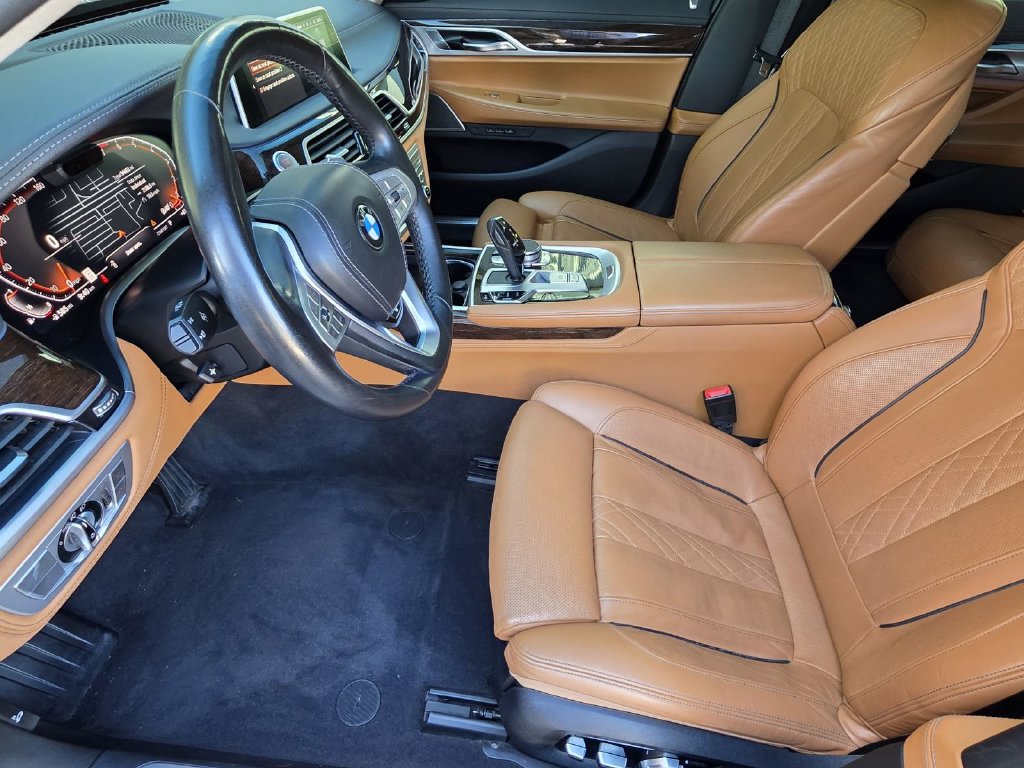 Used 2020 BMW 740i w/ Premium Package RWD image 7