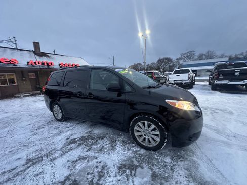 Used 2013 Toyota Sienna LE image 17