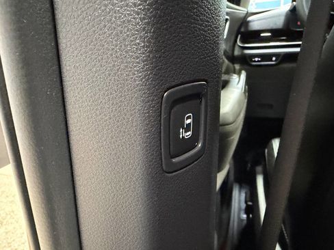 Used 2025 Kia Carnival SX image 35