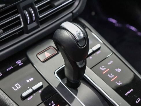 Used 2024 Porsche Macan AWD/4WD image 20