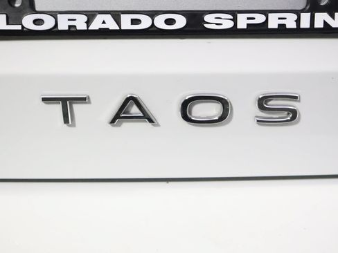 Used 2025 Volkswagen Taos SE AWD/4WD image 10