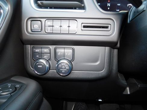 Used 2024 GMC Yukon SLE image 38