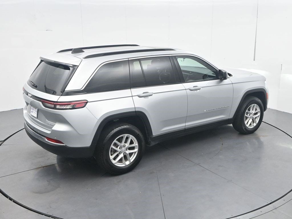 Used 2025 Jeep Grand Cherokee Laredo X AWD/4WD image 29