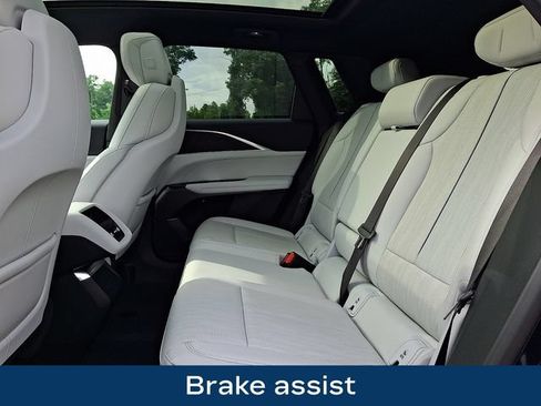 Used 2024 Cadillac Lyriq Luxury AWD/4WD image 19