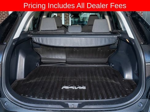 Used 2020 Toyota RAV4 XLE FWD image 5