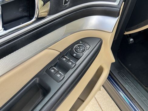 Used 2017 Ford Explorer XLT w/ Equipment Group 202A image 14