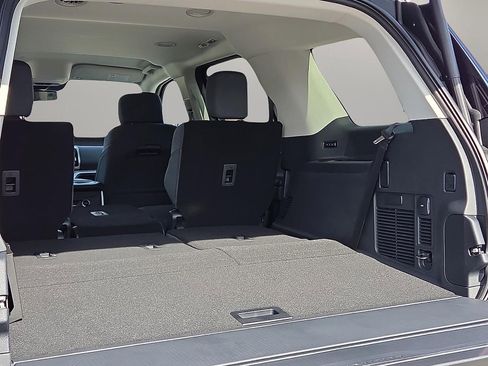 New 2026 Ford Expedition Active image 9