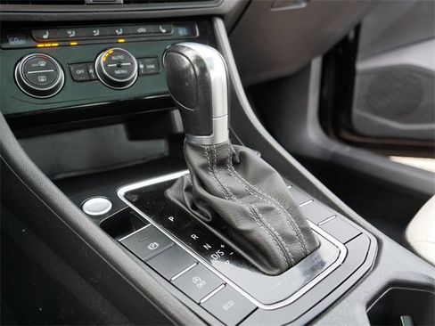 Used 2019 Volkswagen Jetta R-Line image 30