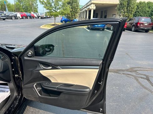 Used 2017 Honda Civic Touring image 38