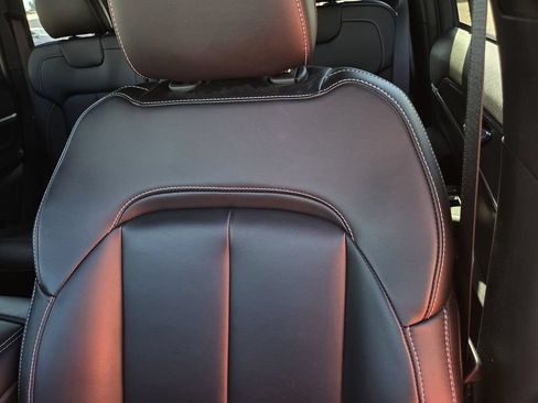 Used 2025 Jeep Grand Cherokee Limited w/ Black Appearance Package RWD image 19