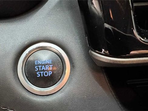 Used 2020 Toyota Highlander XLE image 22