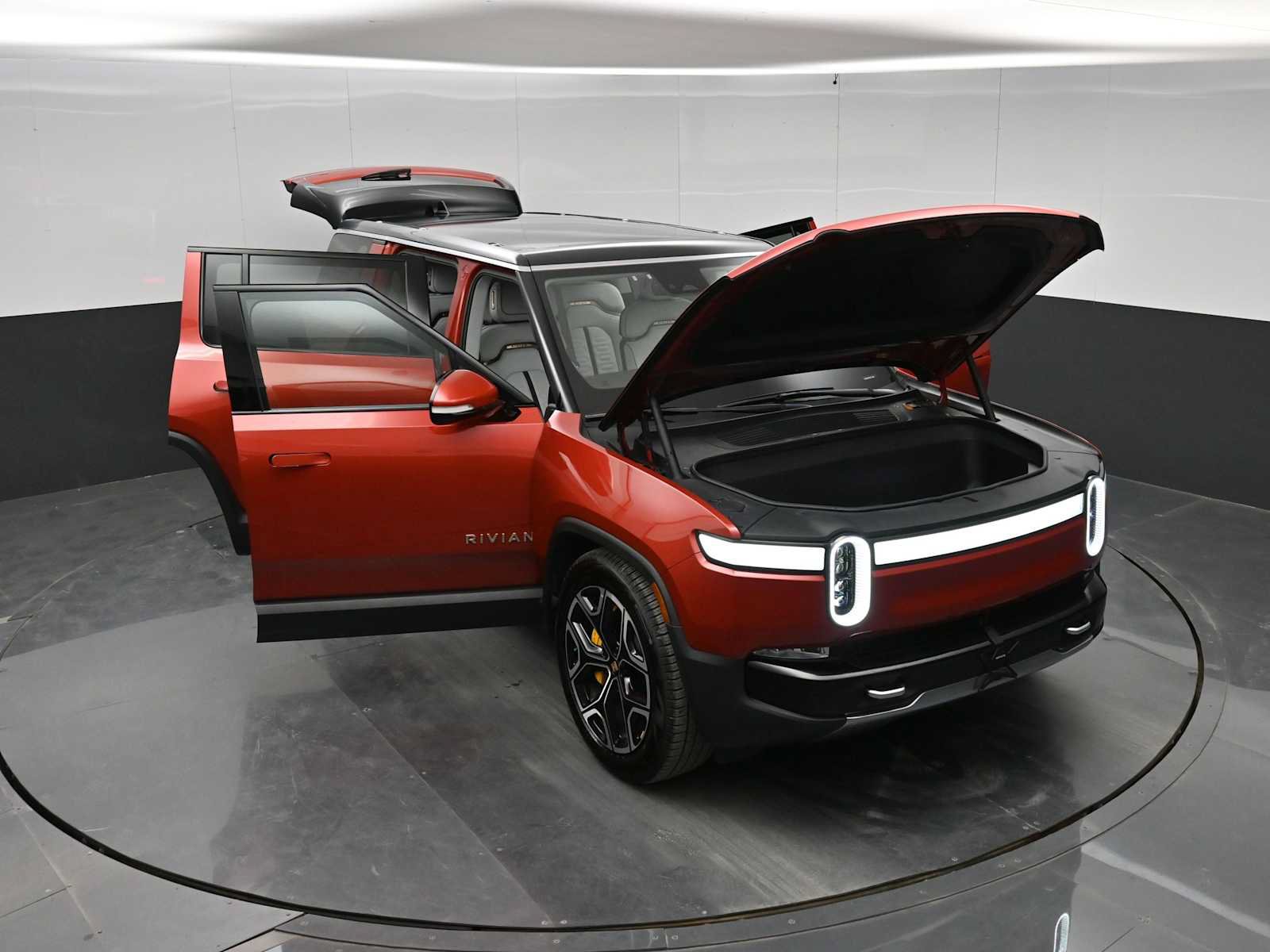Used 2023 Rivian R1S Adventure Quad AWD/4WD image 42