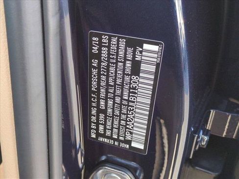Used 2018 Porsche Macan AWD/4WD image 27