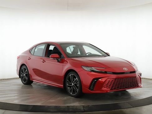 Used 2025 Toyota Camry XSE image 2