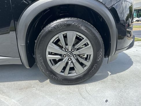 Used 2025 Nissan Pathfinder SV AWD/4WD image 13
