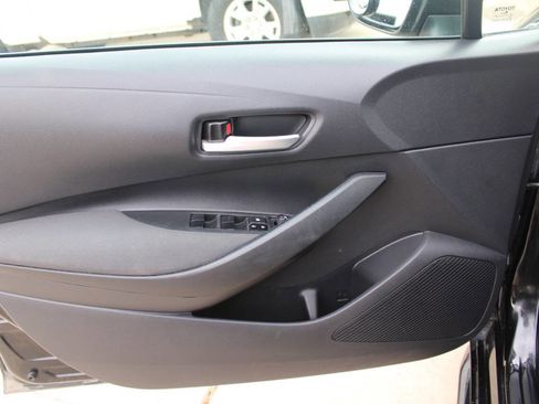 Used 2020 Toyota Corolla LE image 11