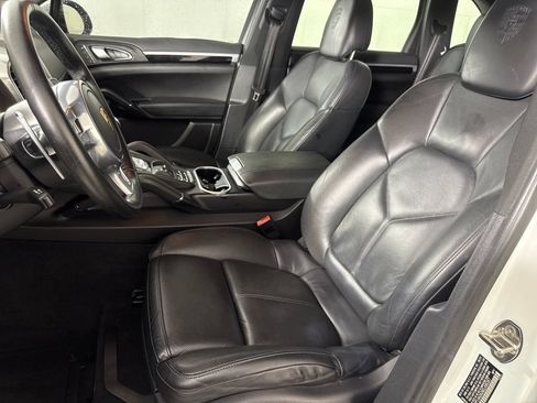 Used 2014 Porsche Cayenne Platinum Edition AWD/4WD image 10