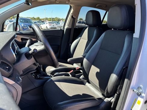 Used 2021 Buick Encore Preferred image 12