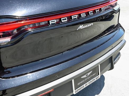 Used 2022 Porsche Macan w/ Premium Package Plus AWD/4WD image 7