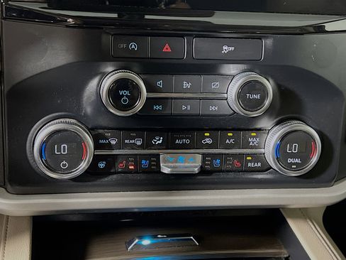 Used 2024 Ford Expedition Max Limited image 26