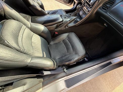 Used 2002 Chevrolet Corvette Coupe w/ Preferred Equipment Group2 image 15