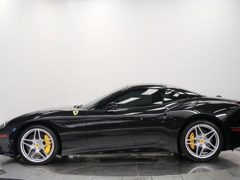 Used 2015 Ferrari California T RWD image 6