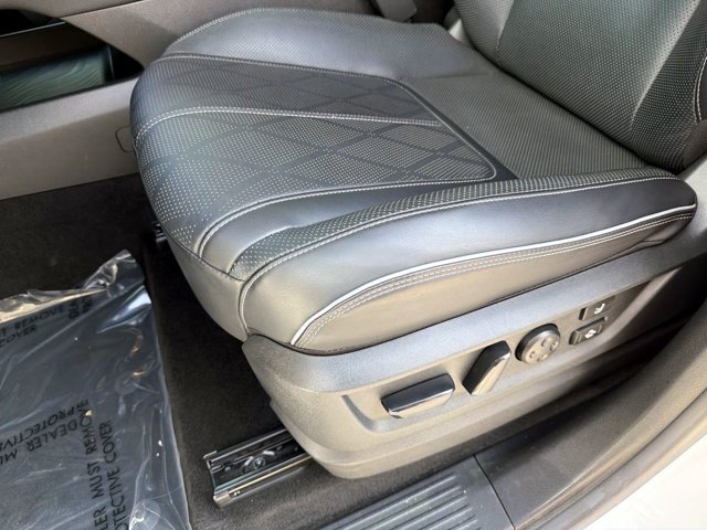 Used 2025 INFINITI QX80 Sensory AWD/4WD image 16