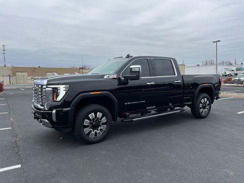 Used 2025 GMC Sierra 2500 Denali image 12