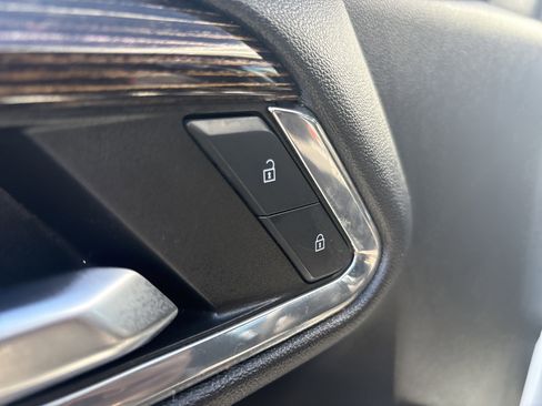 Used 2024 GMC Sierra 1500 SLE image 18