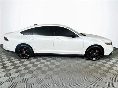 Used 2025 Honda Accord SE image 10