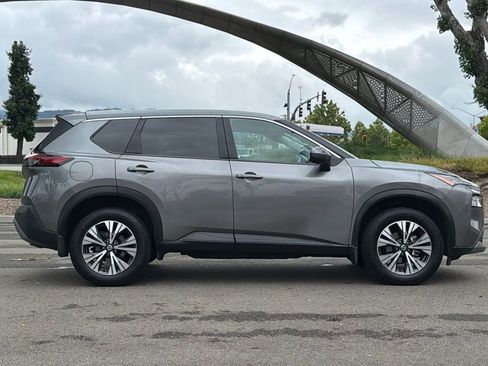 Used 2021 Nissan Rogue SV FWD image 3