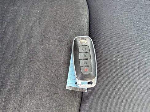 Used 2024 Nissan Pathfinder SV image 6