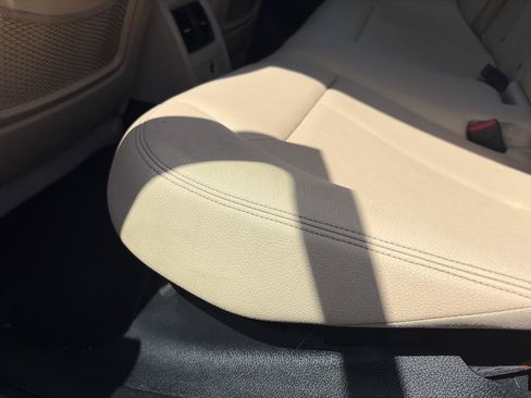 Used 2018 BMW 320i Sedan RWD image 14