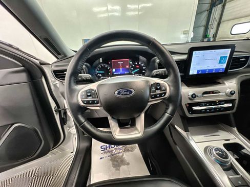 Used 2023 Ford Explorer XLT w/ Equipment Group 202A image 11